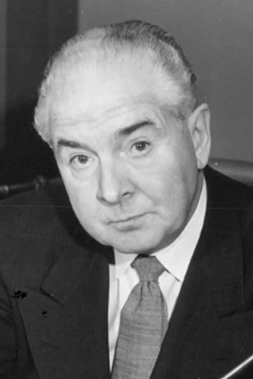 Walter Greaza — personaje: The Chief