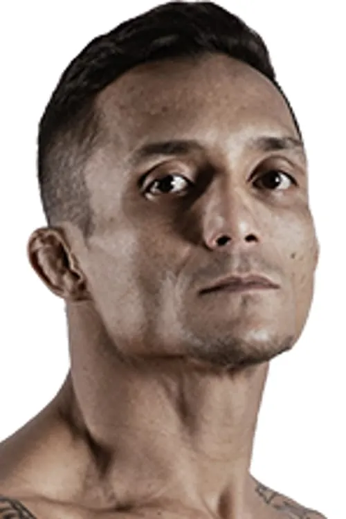 Walter Pereira Jr. interpretando a Self