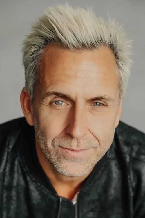 Reginald "Fieldy" Arvizu ha trabajado con Wesley Geer en 1 ocasiones