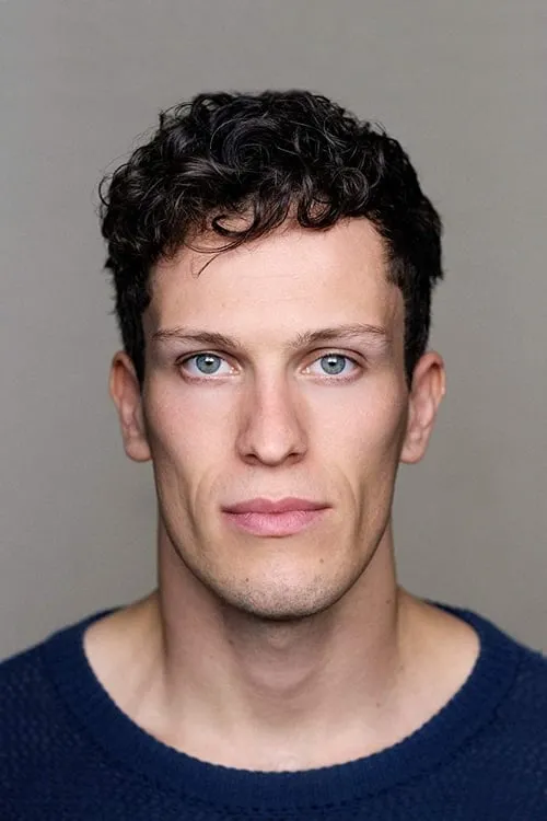 Wil Coban interpretando a James / Weatherbury