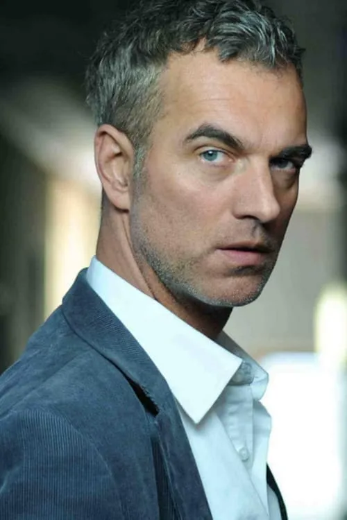 Wil Röttgen interpretando a Journalist