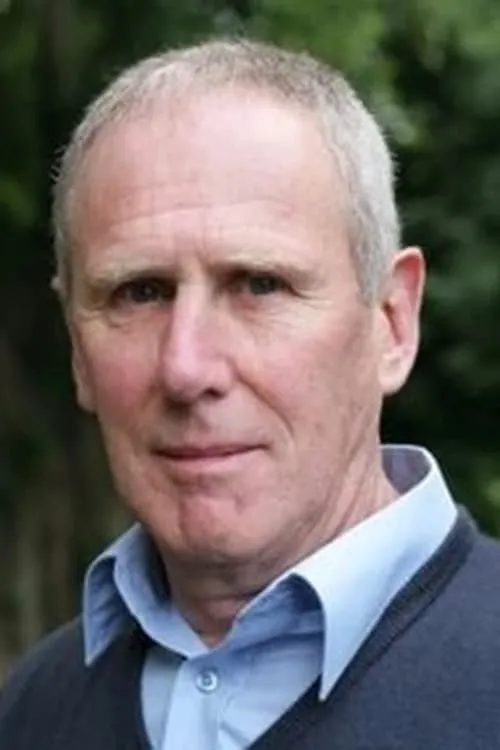 Will Tacey interpretando a Curate