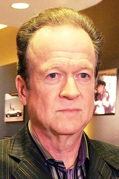 Willard Huyck interpretando a Self