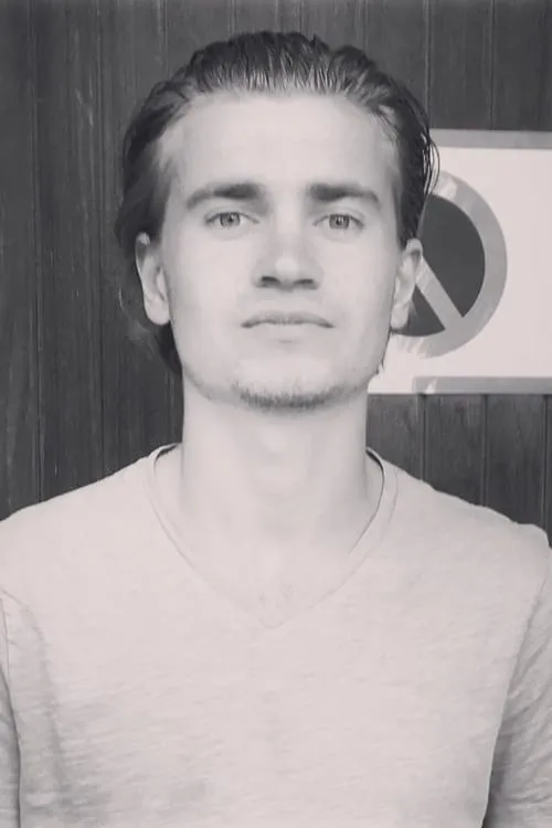 Neil Bhatt ha trabajado con Wille Glyt en 1 ocasiones