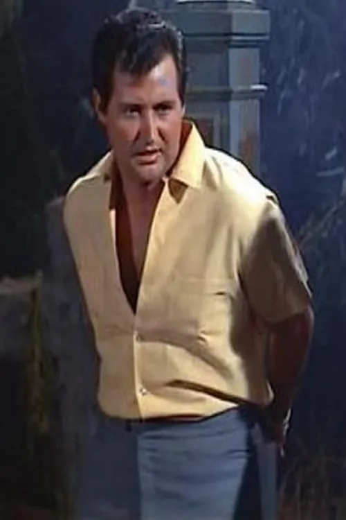 William Bates interpretando a Bob