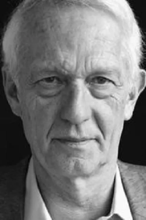 William Hoyland interpretando a Captain Sinclair