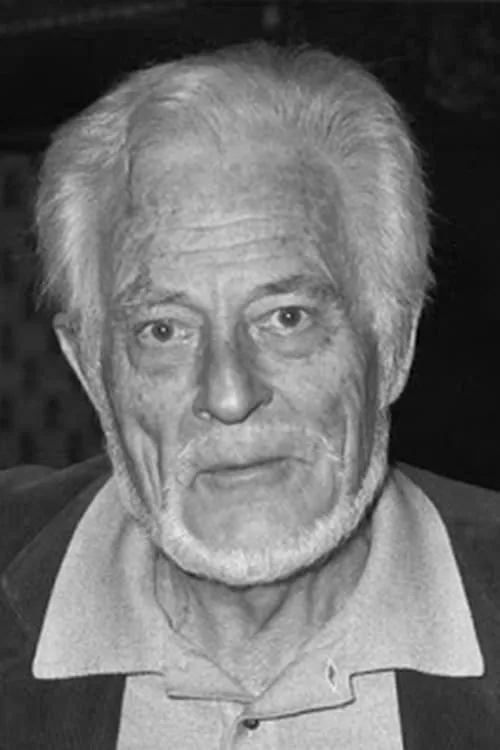 William Layton interpretando a 