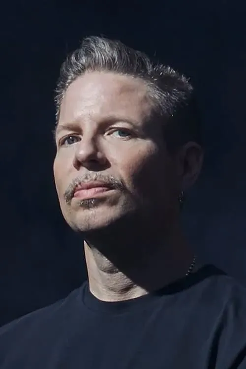 Willie Adler interpretando a 