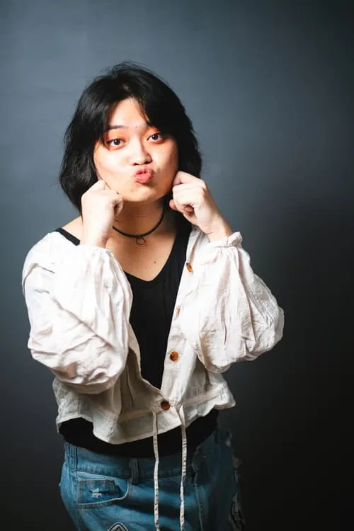 Winner Wijaya interpretando a Amir