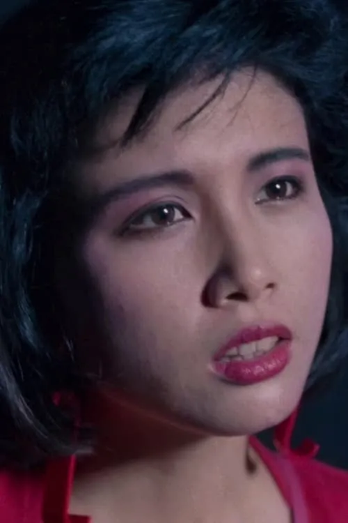 Wong Aau interpretando a 