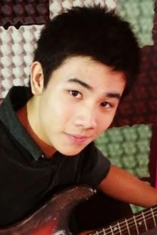 Worakamon Nokkaew interpretando a Bas