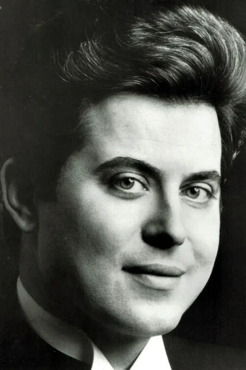 Wyatscheslaw Polozov interpretando a Grigory (voice)