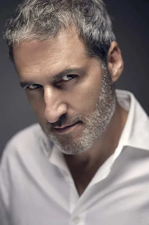 Xavi Lite interpretando a 