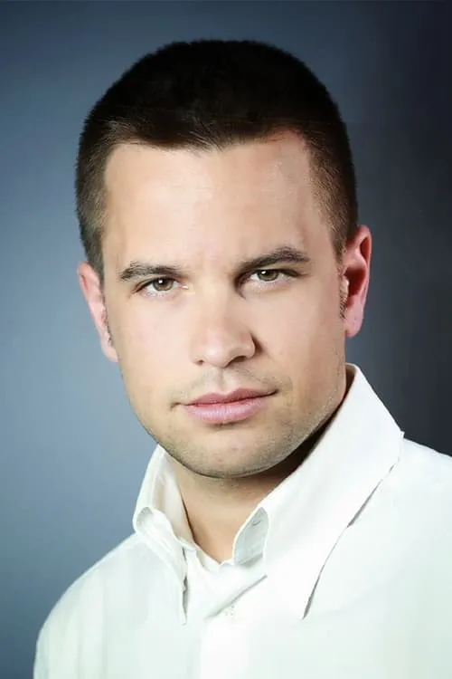 Yağmur Atacan interpretando a Timur