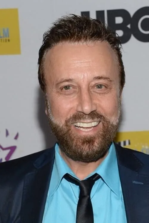 Yakov Smirnoff interpretando a Himself