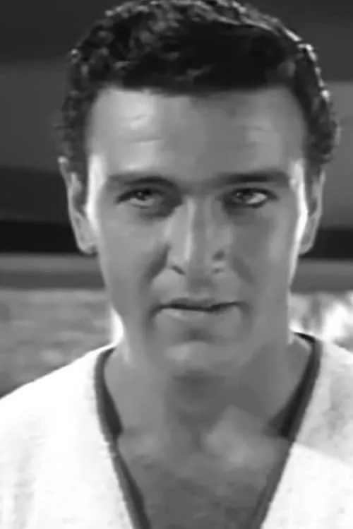 Yale Wexler interpretando a Capt. Joe Connors