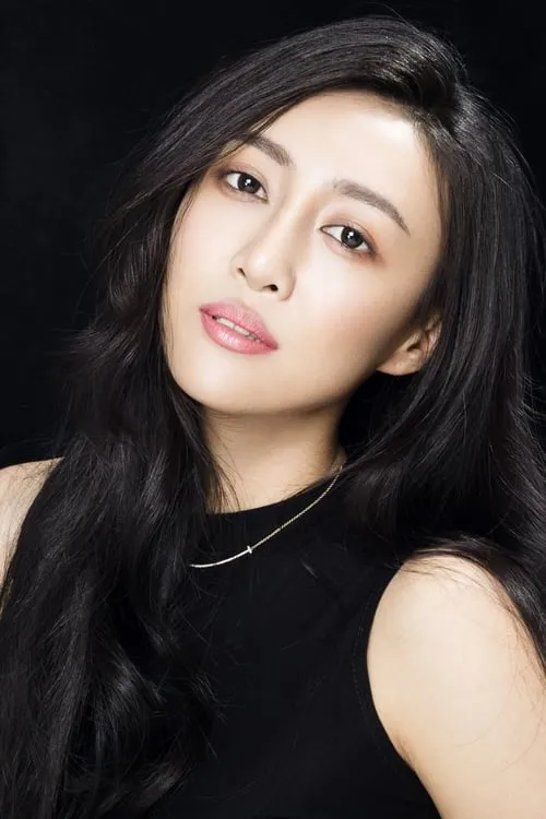 Yan Luhan — personaje: Zhang Jun Zhuo [film Director]