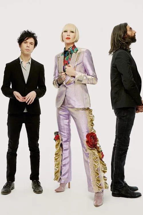 Yeah Yeah Yeahs interpretando a