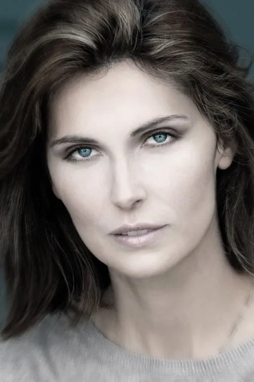 Yelena Popovic interpretando a