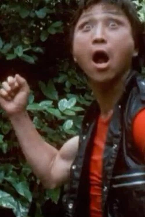 Y.K. Kim interpretando a Mark