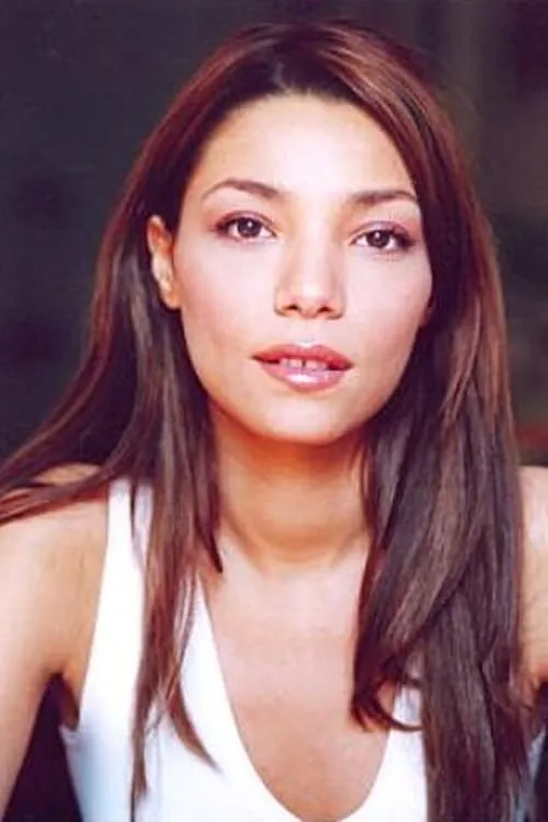 Aurélie Houguenade ha trabajado con Ynda Rouya en 1 ocasiones