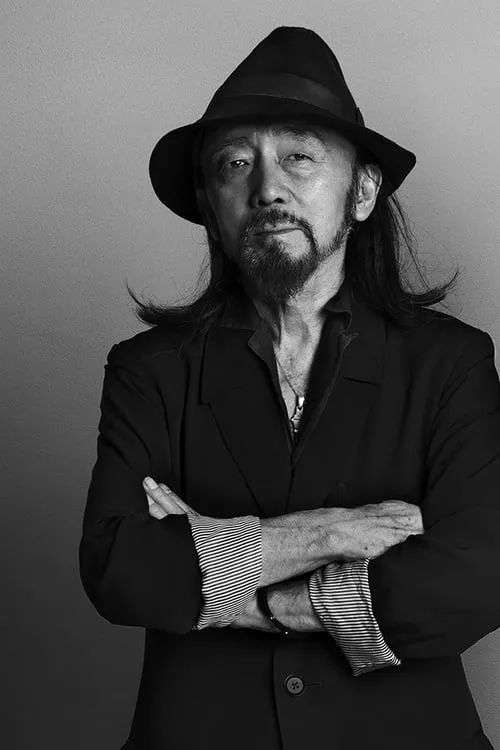 Peter Schneider ha trabajado con Yohji Yamamoto en 1 ocasiones