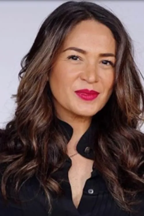 Yolanda Andrade — personaje: Self - Host