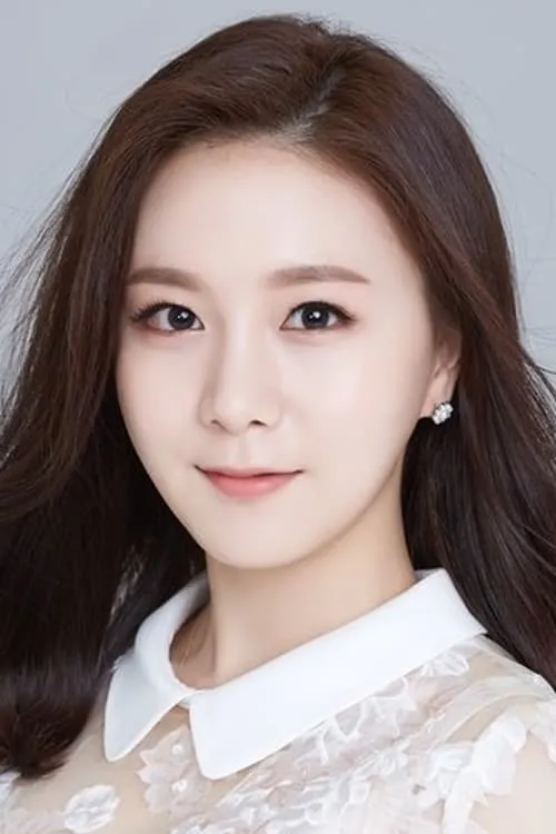 Yoon Soo — personaje: Kang Ara