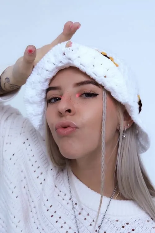 Feid ha trabajado con Young Miko en 1 ocasiones