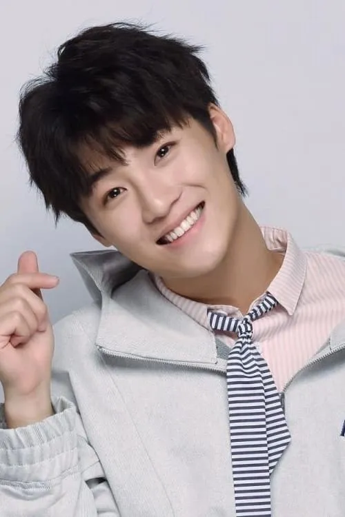 Yú Gēngyín interpretando a