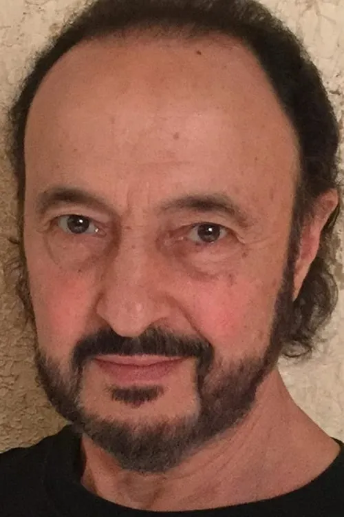 Yury Tsykun interpretando a Bartender at Wedding