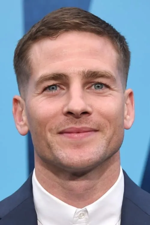 Zach Shields interpretando a Himself