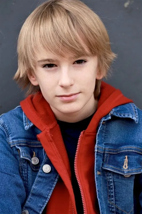 Zachary Colmenero interpretando a John Williams