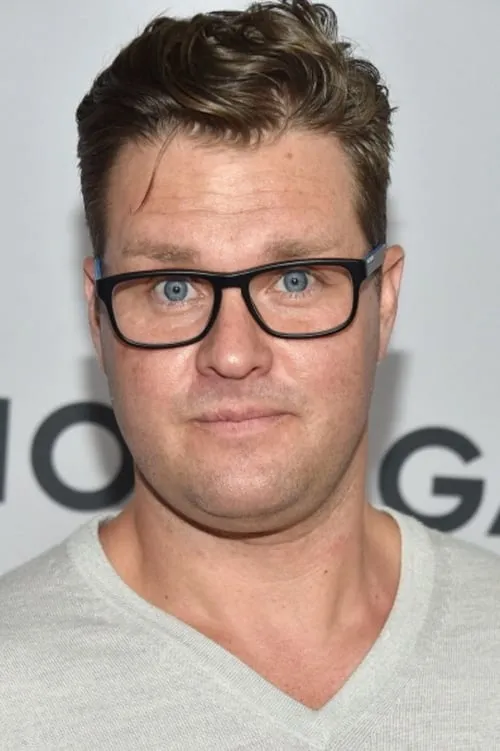 Zachery Ty Bryan interpretando a Clay