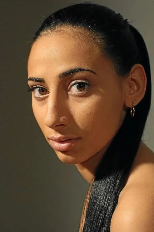 Zaira Romero interpretando a Sara