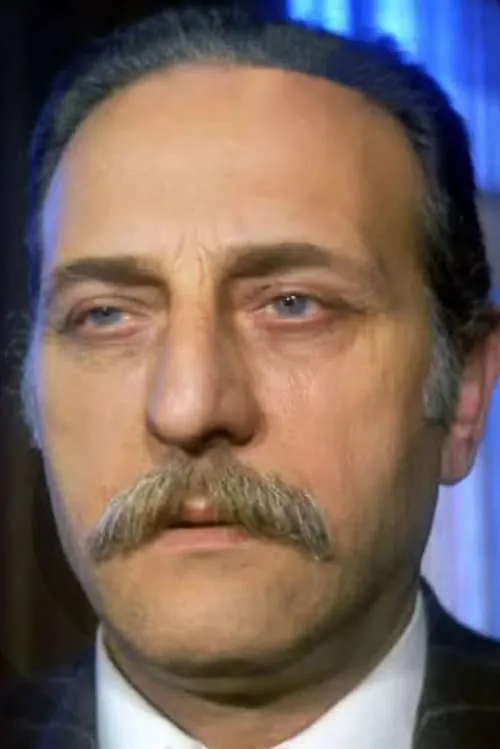 Zeki Tüney en su biografía y filmografía