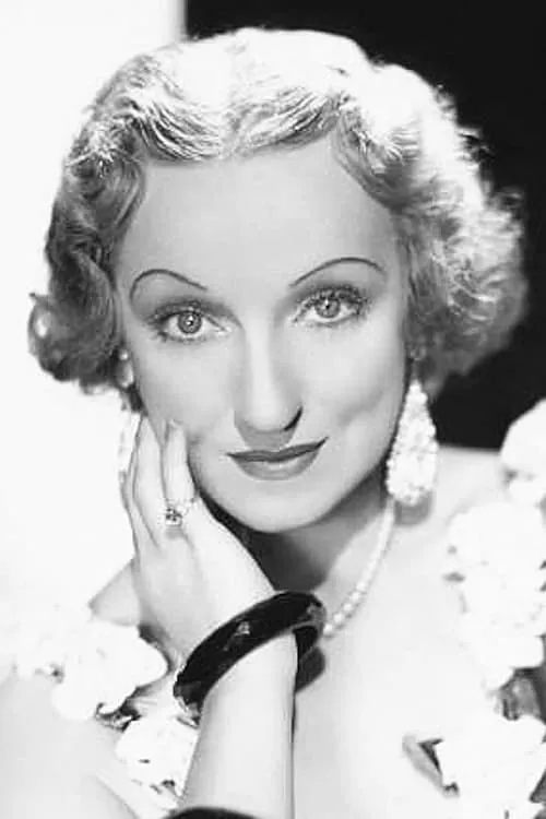 Zella Russell interpretando a Aunt Eloise Smythe