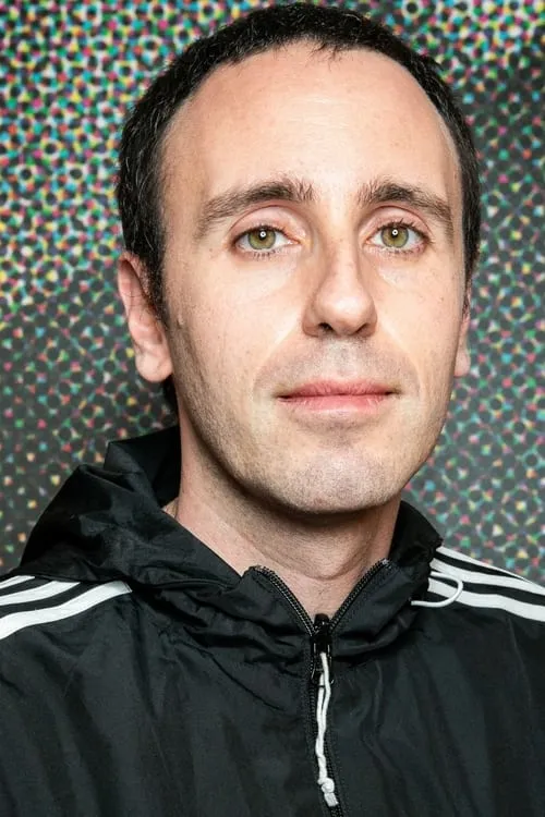 Zerocalcare interpretando a Himself