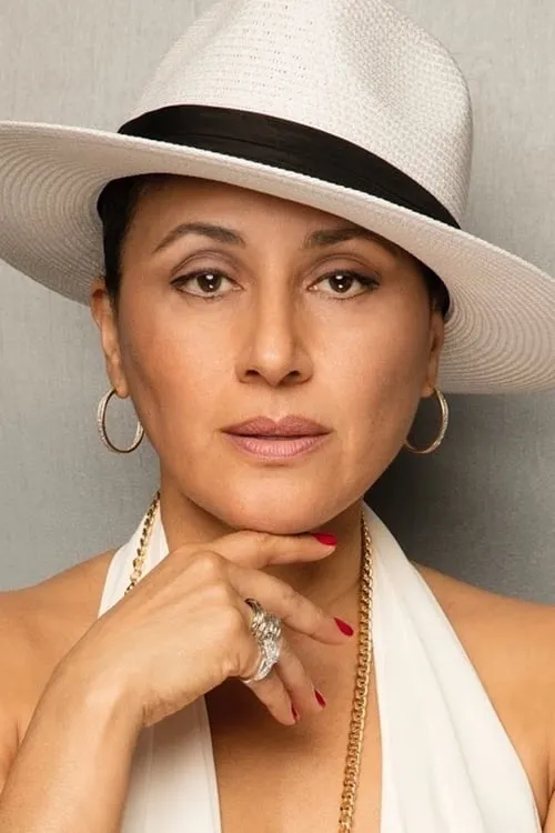 Zilah Mendoza interpretando a 