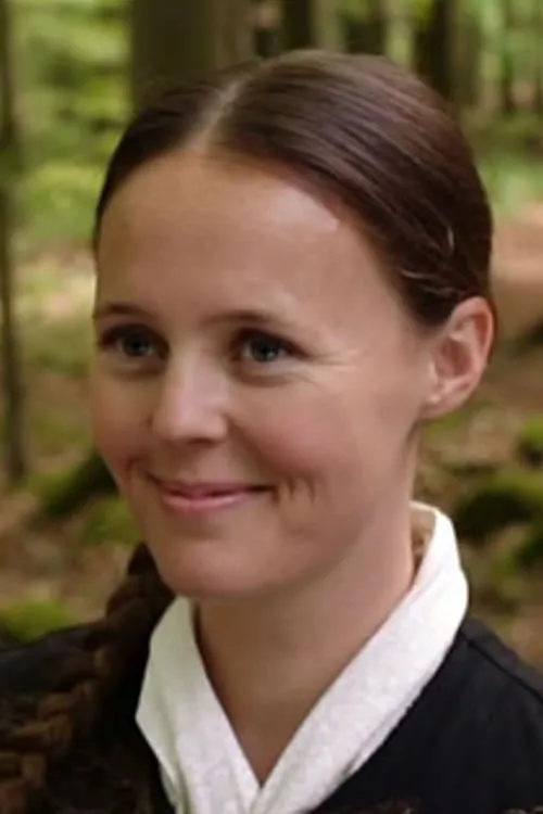 Zora Thiessen interpretando a Christina