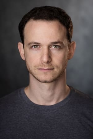 Aaron Vodovoz interpretando a Male