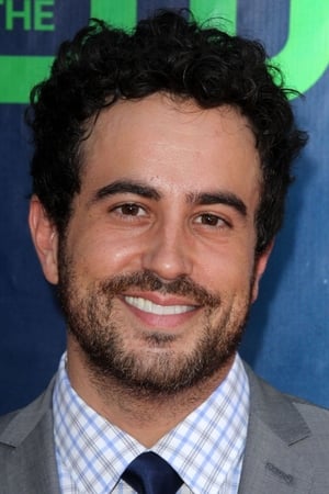 Adam Korson interpretando a Dr. Lucca