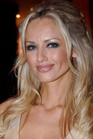 Adriana Karembeu interpretando a Laetitia