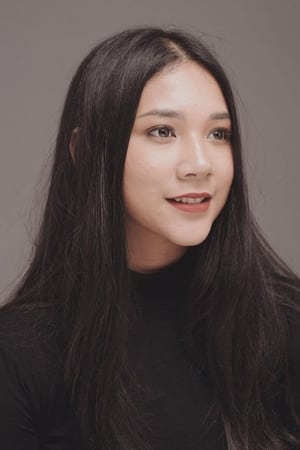 Agnes Naomi interpretando a Alana