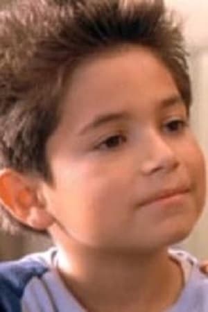 Alec Roberts interpretando a Elian Gonzales