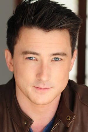 Alex Frost interpretando a Danny Fry