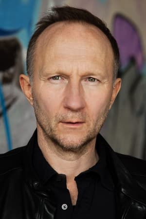 Alexander Hauff interpretando a Hubertus' Vater