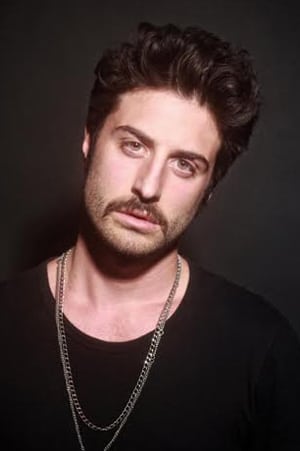 Aras Bulut Iynemli ha trabajado con Alican Barlas en 2 ocasiones