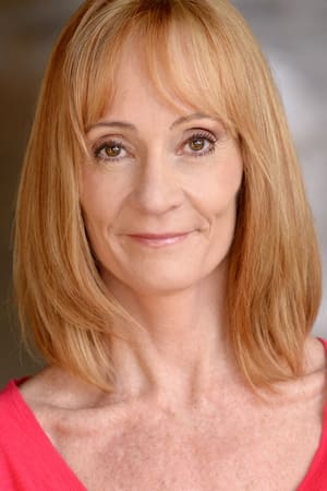 Alice Bowden interpretando a Karen Wilson