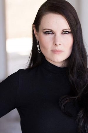 Amber Wallace interpretando a Ilona